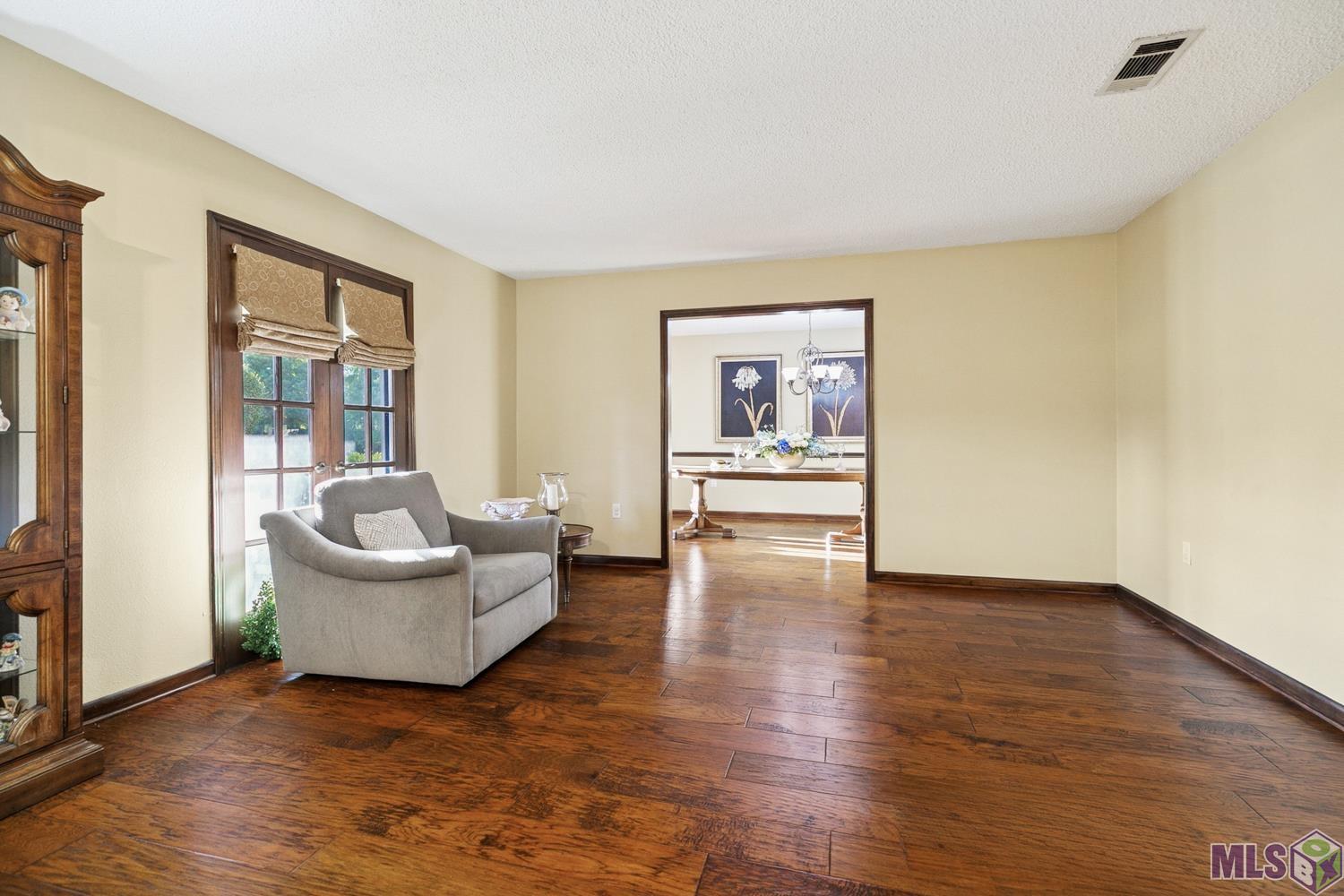 2147 Capri Drive Baton Rouge, LA 70815 - Photo 8 of 32