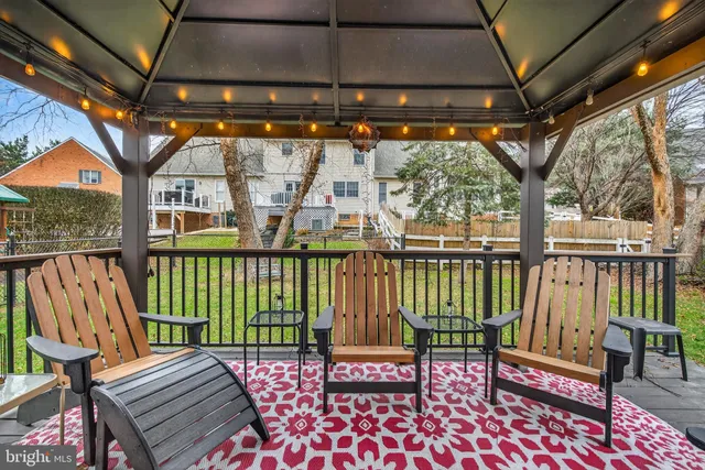 a chairs on the side of a lake