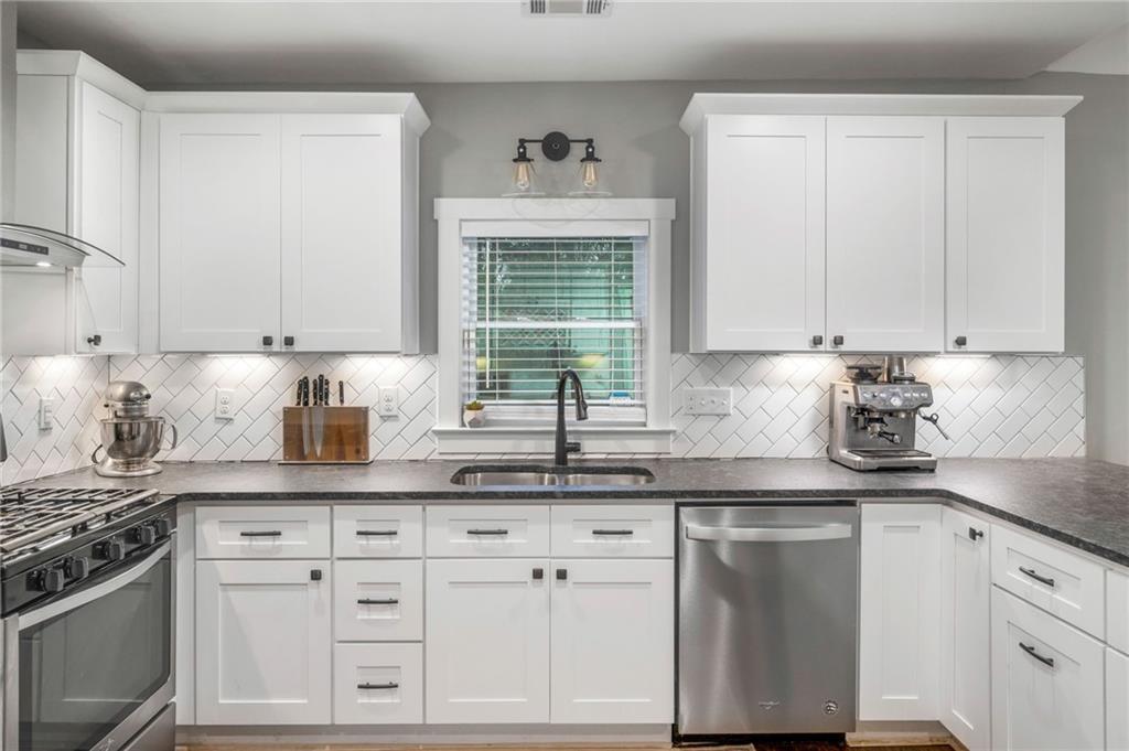 1375 Miller Reed Avenue Southeast Atlanta, GA 30315 - Photo 7 of 27