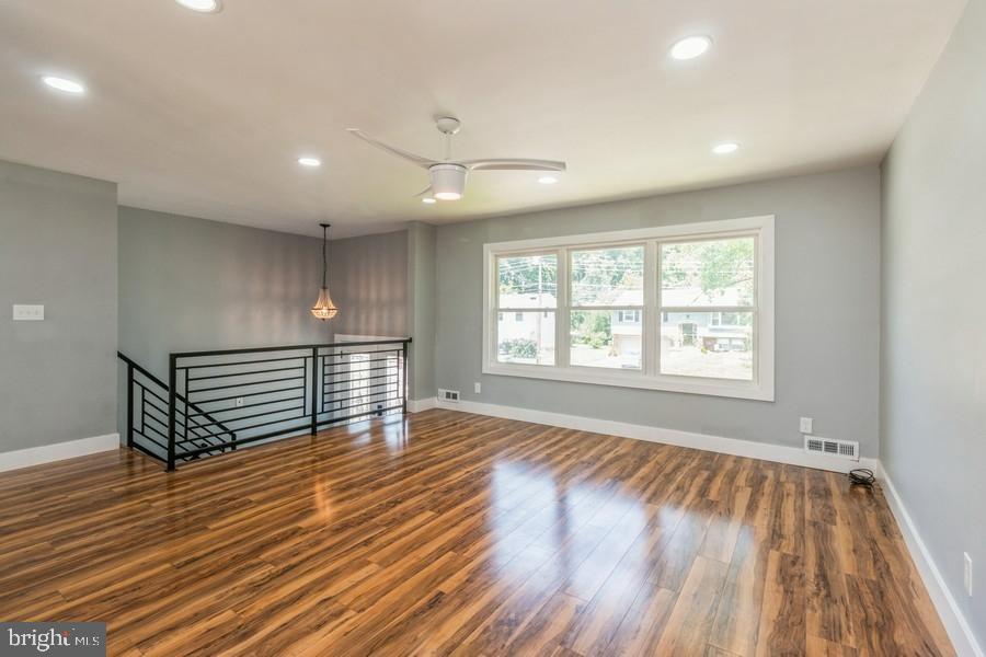 10 Parkview Road Stratford, NJ 08084 - Photo 7 of 25 Gallery Image 7