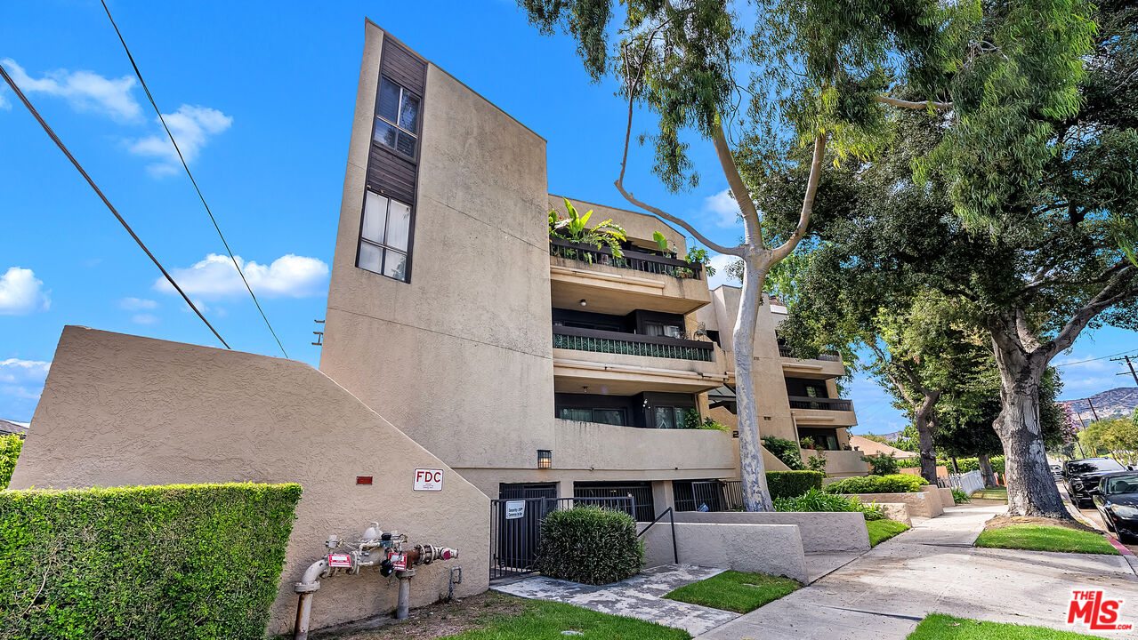 2121 Scott Road, Unit 206 Burbank, CA 91504 - Photo 32 of 39 Gallery Image 32