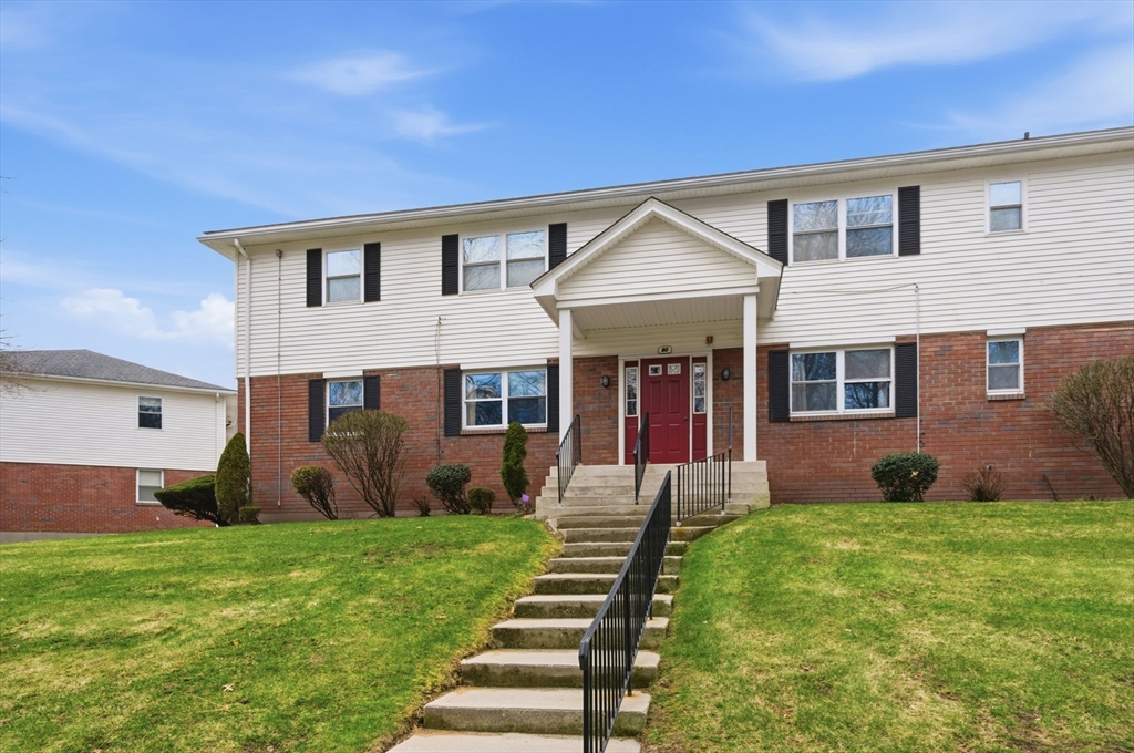 80 Colonial Circle, Unit B Chicopee, MA 01020 - Photo 2 of 33