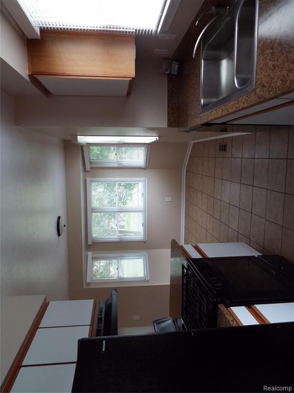 2191 North Milford Road Highland, MI 48357 - Photo 10 of 35