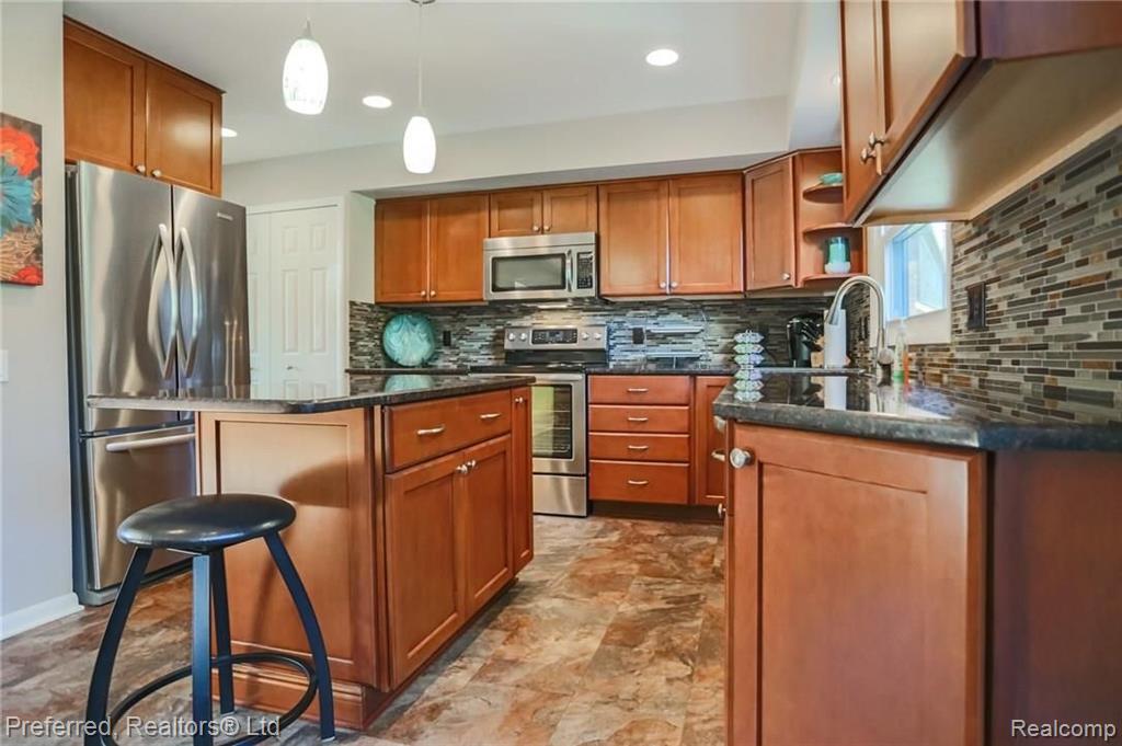 36133 Johnstown Road Farmington Hills, MI 48335 - Photo 20 of 49