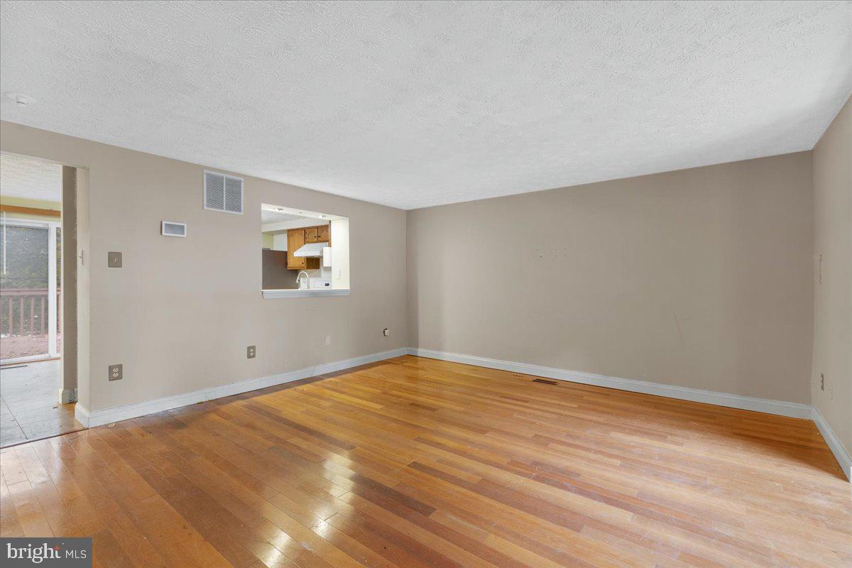 9411 Chippenham Drive Laurel, MD 20723 - Photo 4 of 25