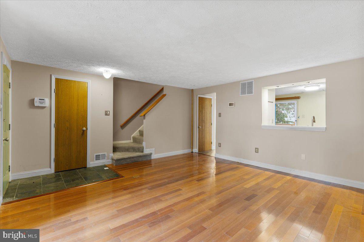 9411 Chippenham Drive Laurel, MD 20723 - Photo 5 of 25