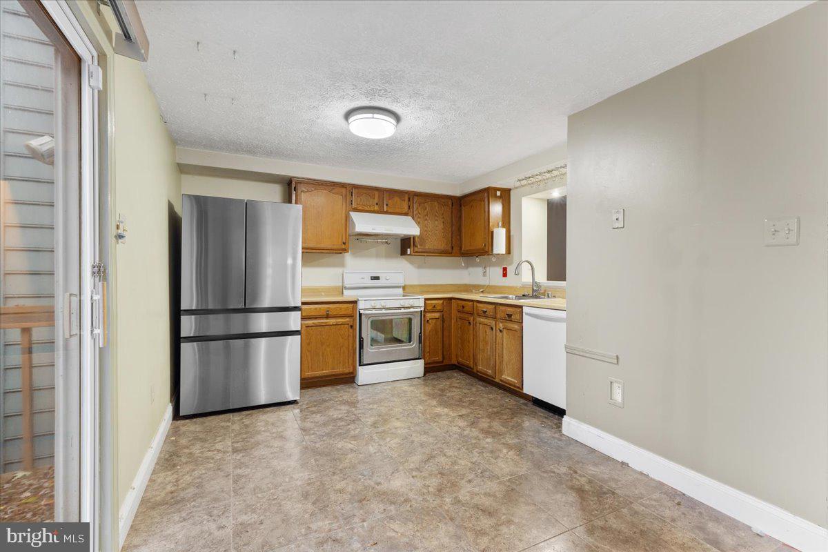 9411 Chippenham Drive Laurel, MD 20723 - Photo 8 of 25