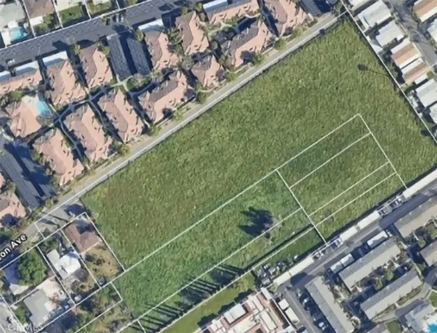 a view of a tennis court