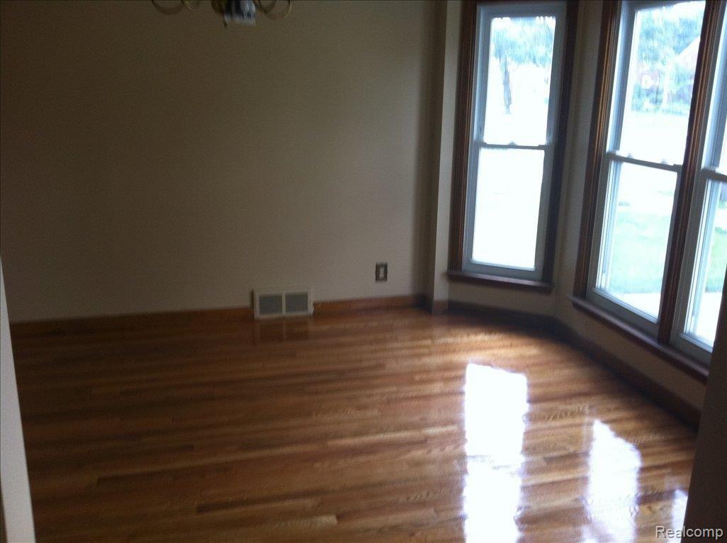 7434 Miller Road Dearborn, MI 48126 - Photo 7 of 19 IMG_0522