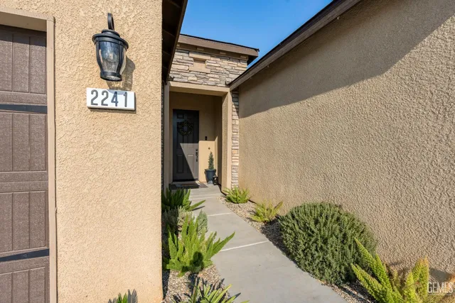 a sign that is on the side of a building