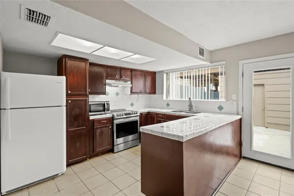 $945 | 12873 High Star Drive, Houston, TX 77072