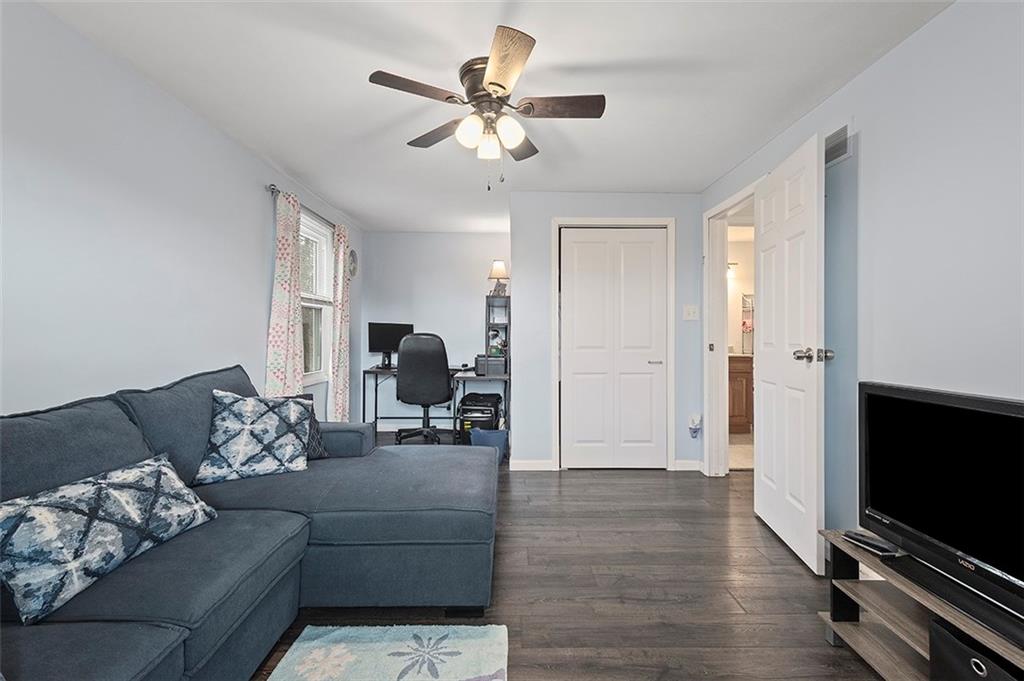 1396 Old Meadow Road Pittsburgh, PA 15241 - Photo 17 of 24 Gallery Image 17