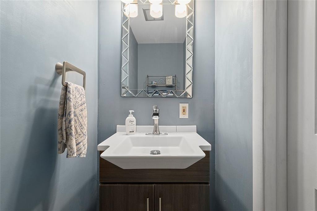 1396 Old Meadow Road Pittsburgh, PA 15241 - Photo 10 of 24 Gallery Image 10