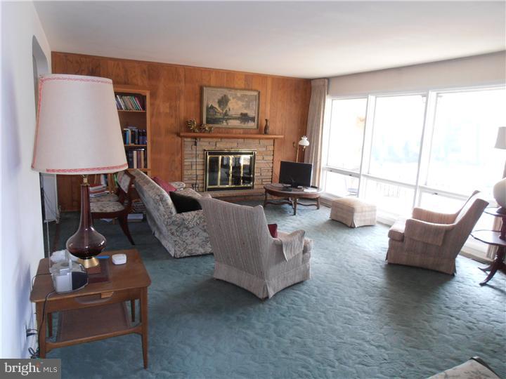 989 Springhouse Road Jenkintown, PA 19046 - Photo 6 of 13 Living Room