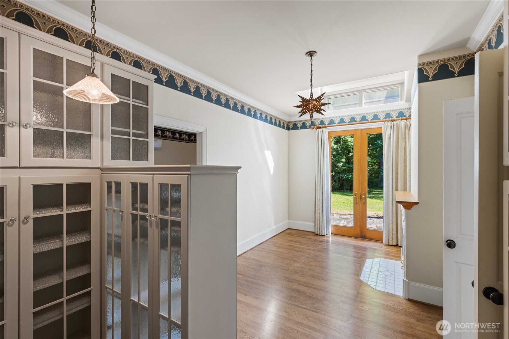 5513 Homestead Lane Anacortes, WA 98221 - Photo 18 of 37 a view of a hallway with wooden floor and windows