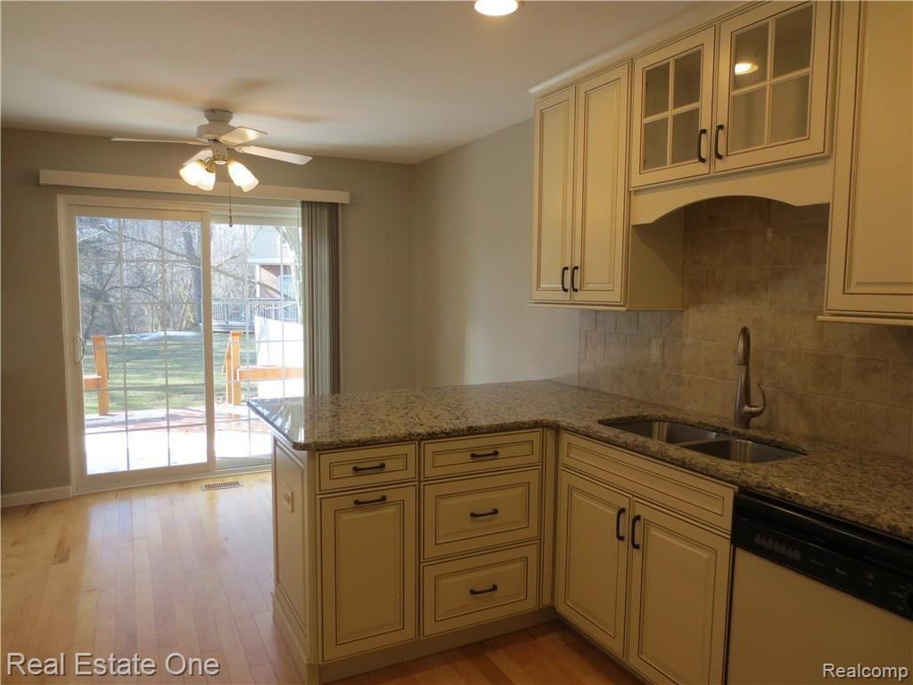 1235 Candlestick Lane, Unit 125 Rochester Hills, MI 48306 - Photo 16 of 31