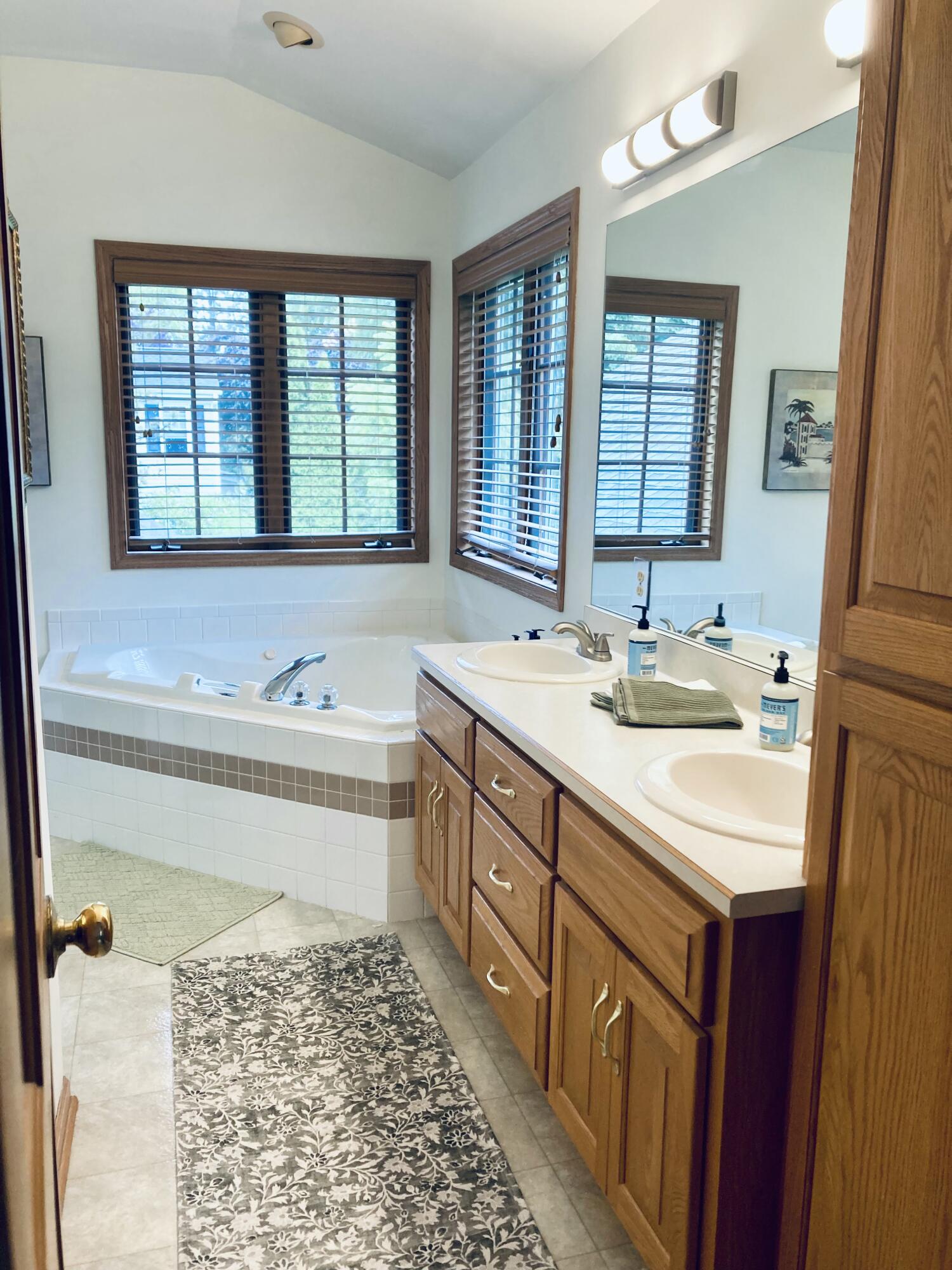 W168N5039 Stonefield Road Menomonee Falls, WI 53051 - Photo 20 of 34 Primary Suite
