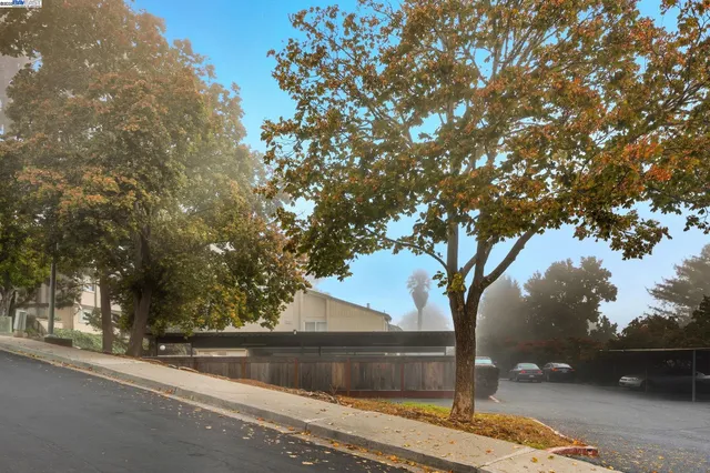 $210,000 | 355 Parkview Terrace, Unit D1, Vallejo, CA 94589