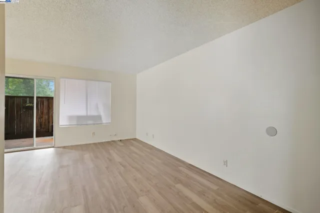 $210,000 | 355 Parkview Terrace, Unit D1, Vallejo, CA 94589