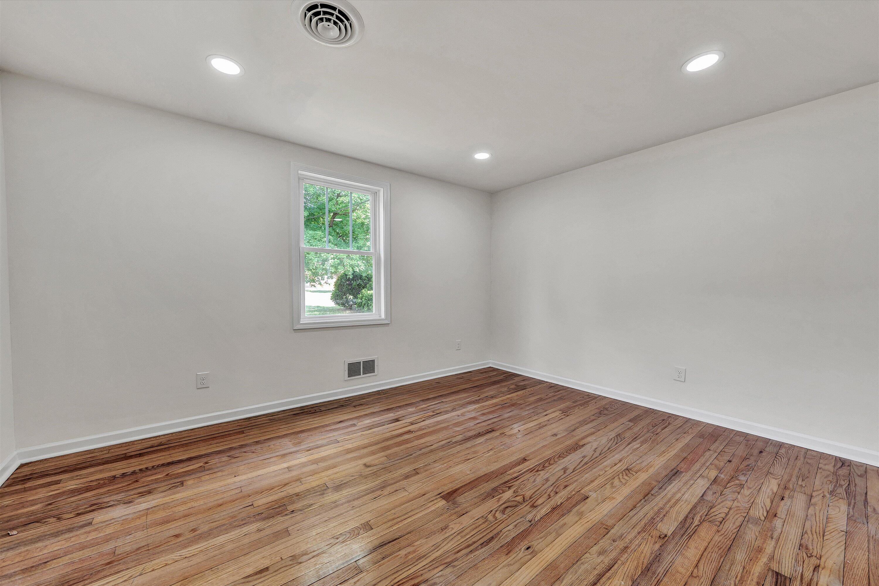 1127 Highland Road Salem, VA 24153 - Photo 10 of 23 Primary Suite