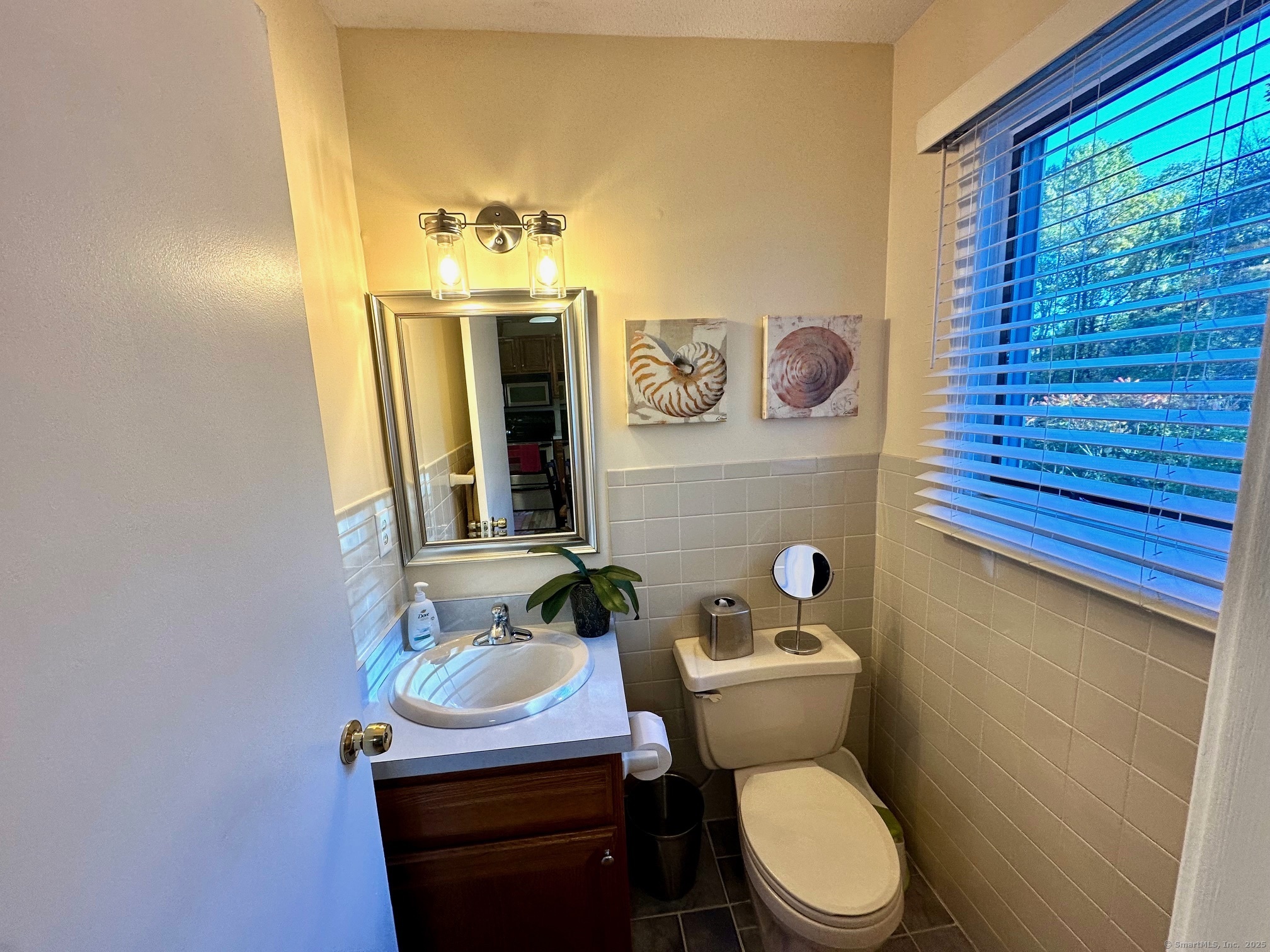 489 Wolcott Street, Unit 25 Bristol, CT 06010 - Photo 8 of 14 a bathroom with a toilet a sink and mirror
