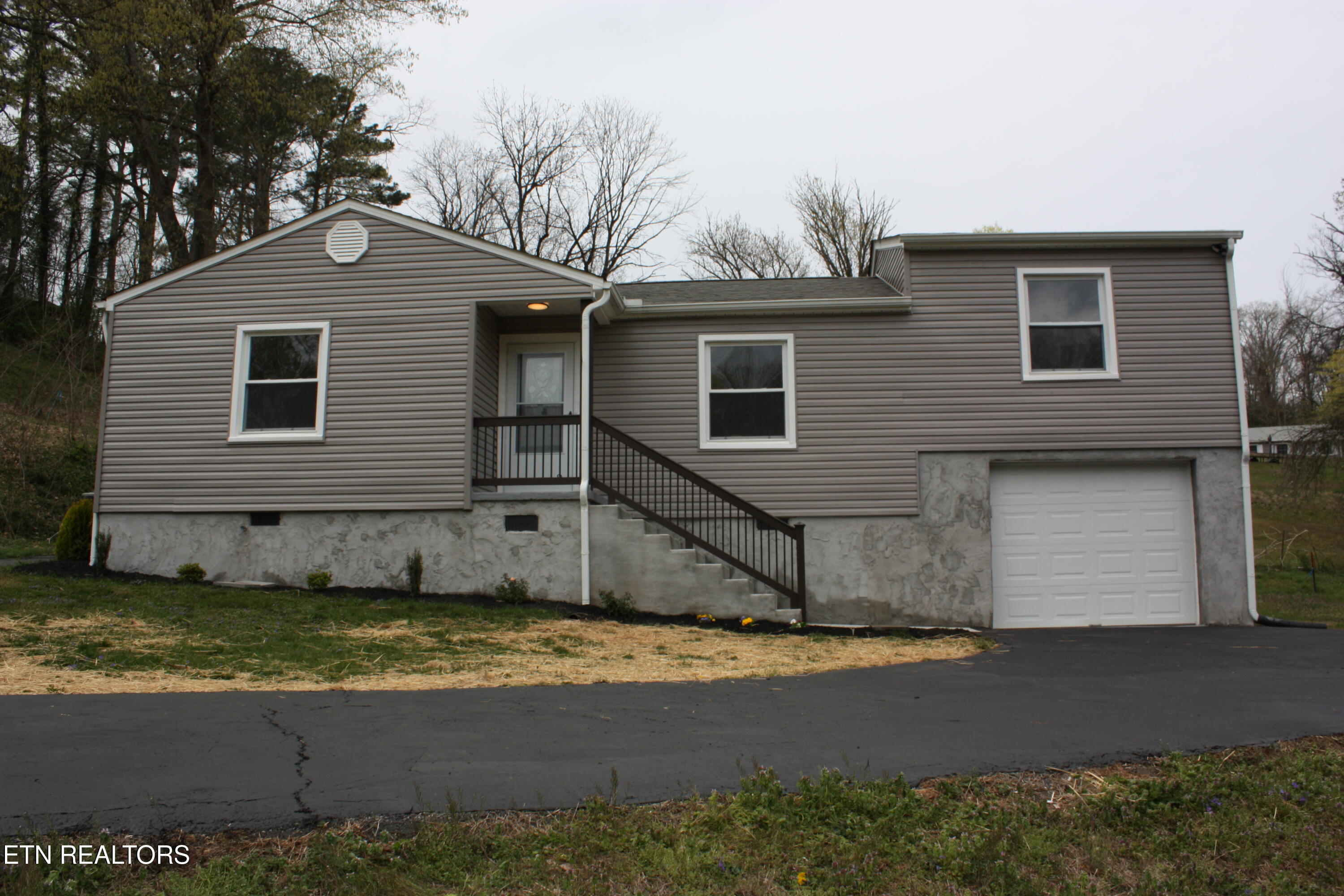 2317 Southside Road Knoxville, TN 37920 - Photo 2 of 32 IMG_2870