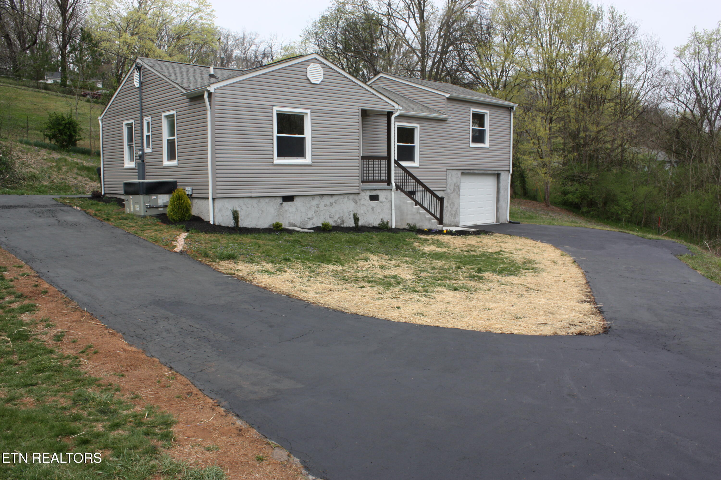 2317 Southside Road Knoxville, TN 37920 - Photo 32 of 32 IMG_2871