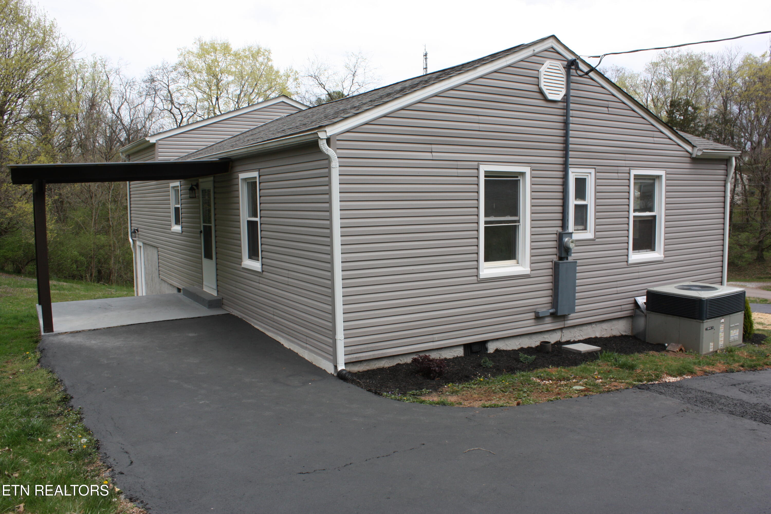 2317 Southside Road Knoxville, TN 37920 - Photo 7 of 32 IMG_2873