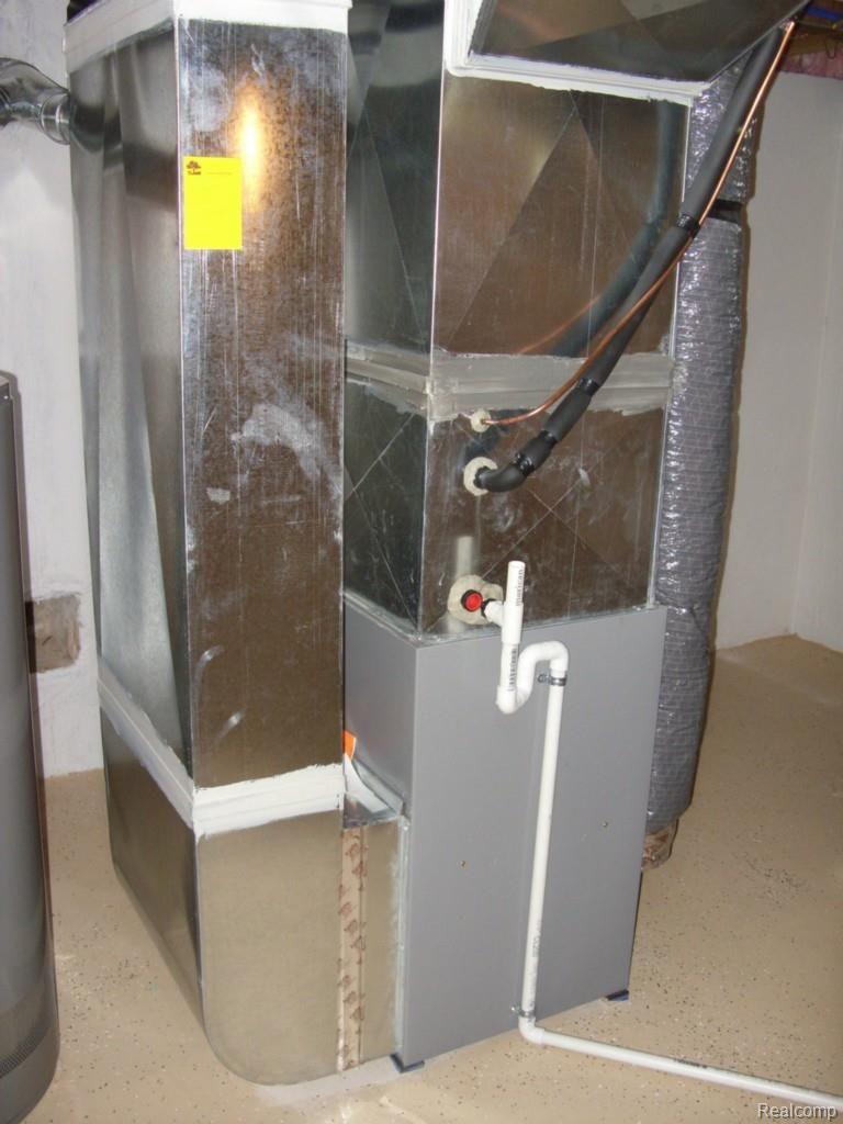 43070 Versailles Road Canton, MI 48187 - Photo 29 of 32 37 mech.jpg