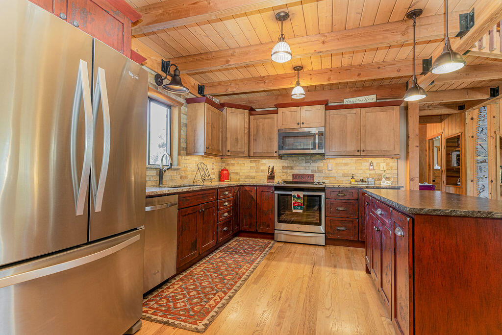 25231 Alfalfa Market Road Bend, OR 97701 - Photo 5 of 25 Kitchen