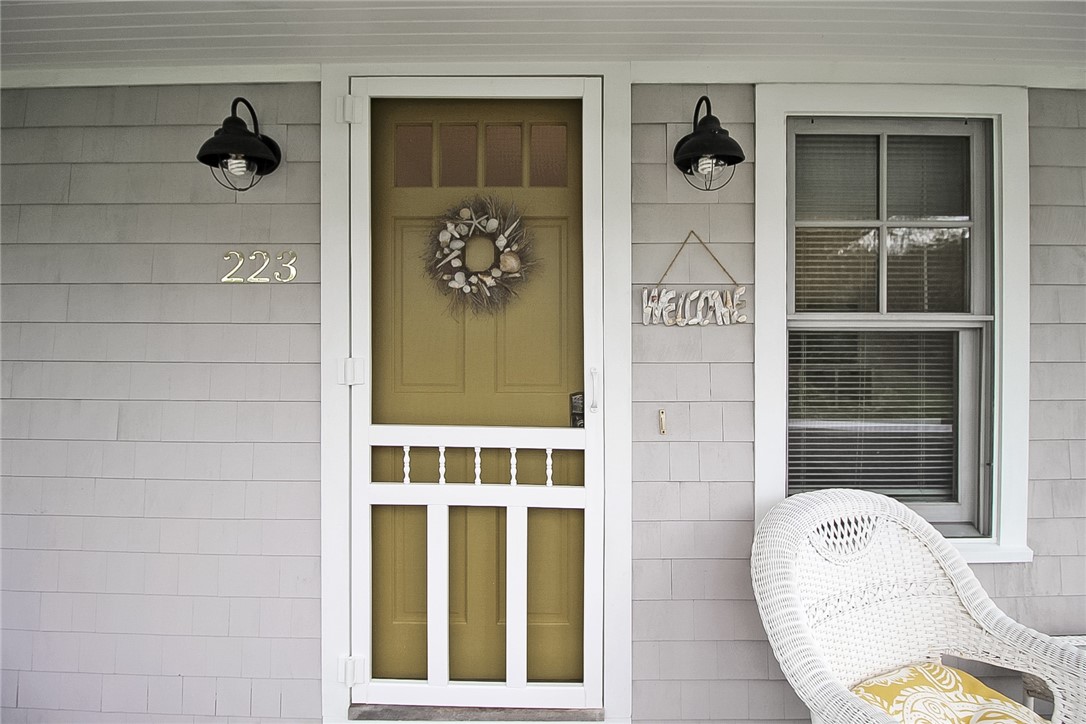 223 Purgatory Road Middletown, RI 02842 - Photo 6 of 26 Front Porch