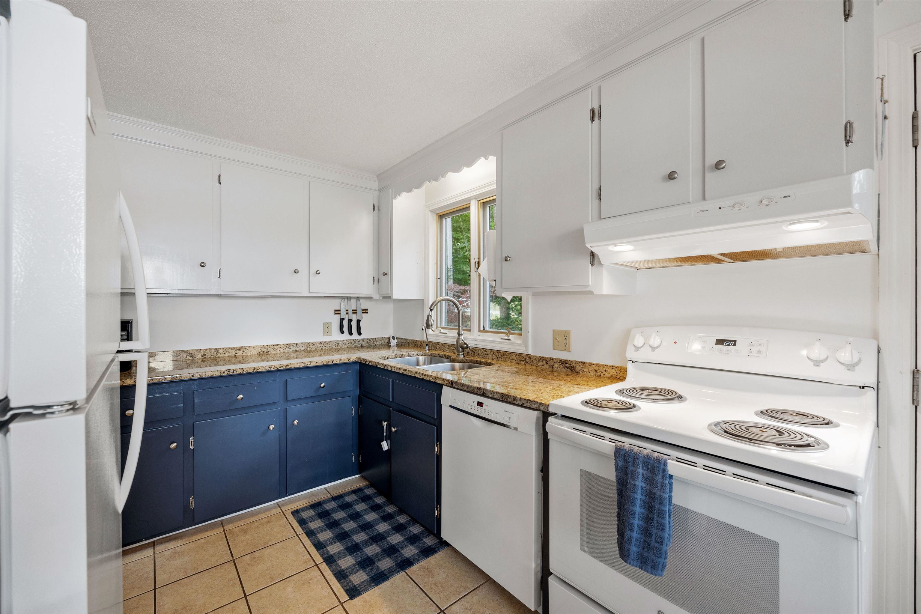 565 Forest Road Wolfeboro, NH 03894 - Photo 4 of 55 Gallery Image 4