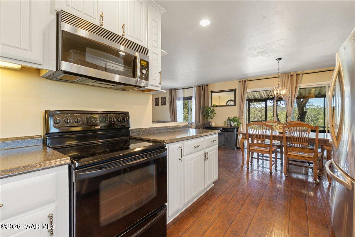 2040 Thumb Butte Road Prescott, AZ 86305 - Photo 9 of 38 Kitchen