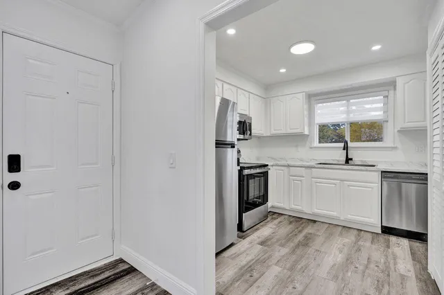 $4,150 | 229 Southwest 1st Avenue, Delray Beach, FL 33444