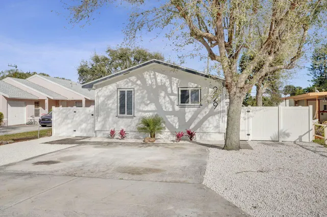 $4,150 | 229 Southwest 1st Avenue, Delray Beach, FL 33444