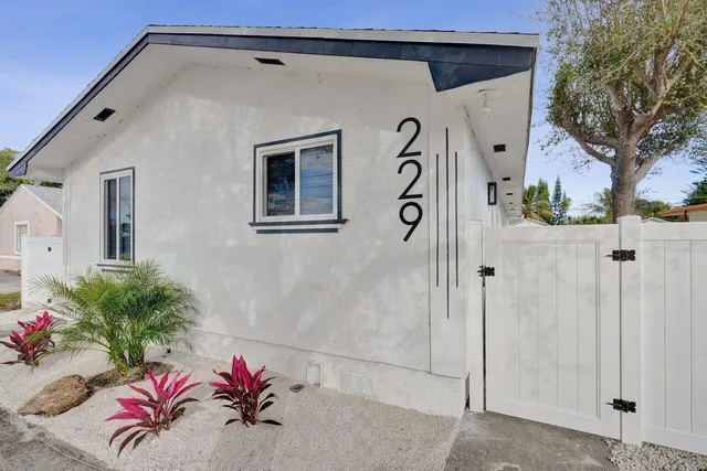 $4,150 | 229 Southwest 1st Avenue, Delray Beach, FL 33444