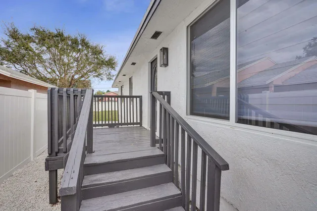 $4,150 | 229 Southwest 1st Avenue, Delray Beach, FL 33444