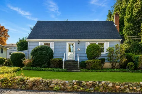 $799,000 | 12 Violet Road, Bayville, NY 11709