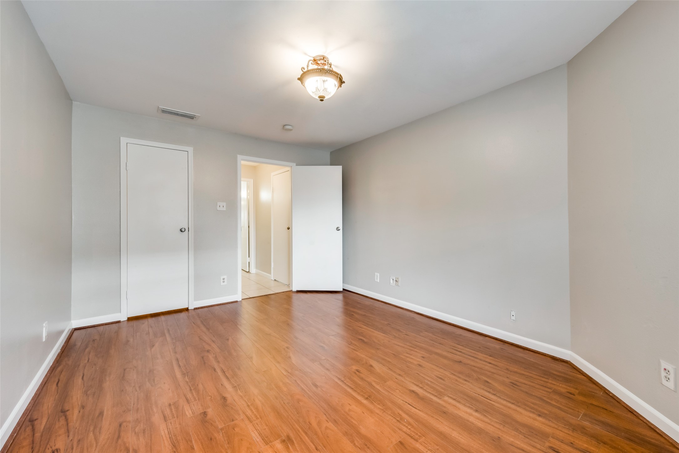 8787 Brae Acres Road, Unit 406 Houston, TX 77074 - Photo 13 of 15 a view of empty room with wooden floor and fan