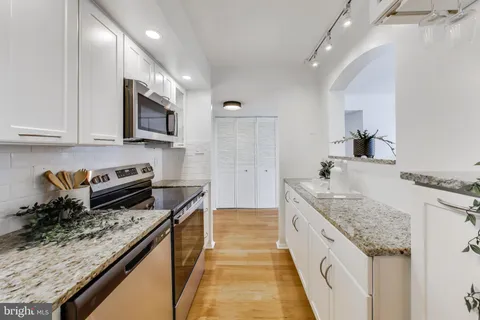 $424,900 | 1325 18th Street Northwest, Unit 1009, Washington, DC 20036