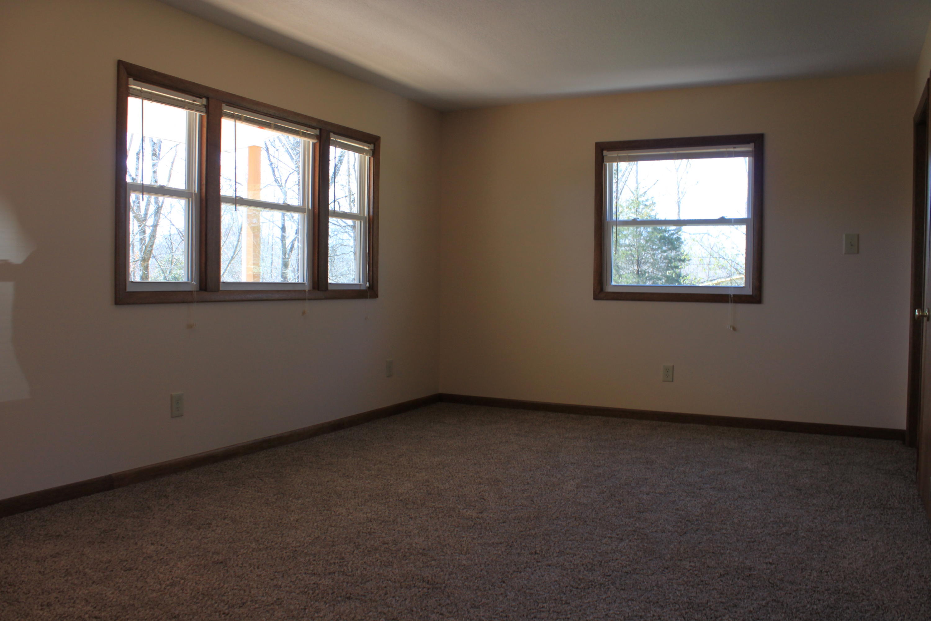 331 West Outer Drive Oak Ridge, TN 37830 - Photo 2 of 26 Living Room