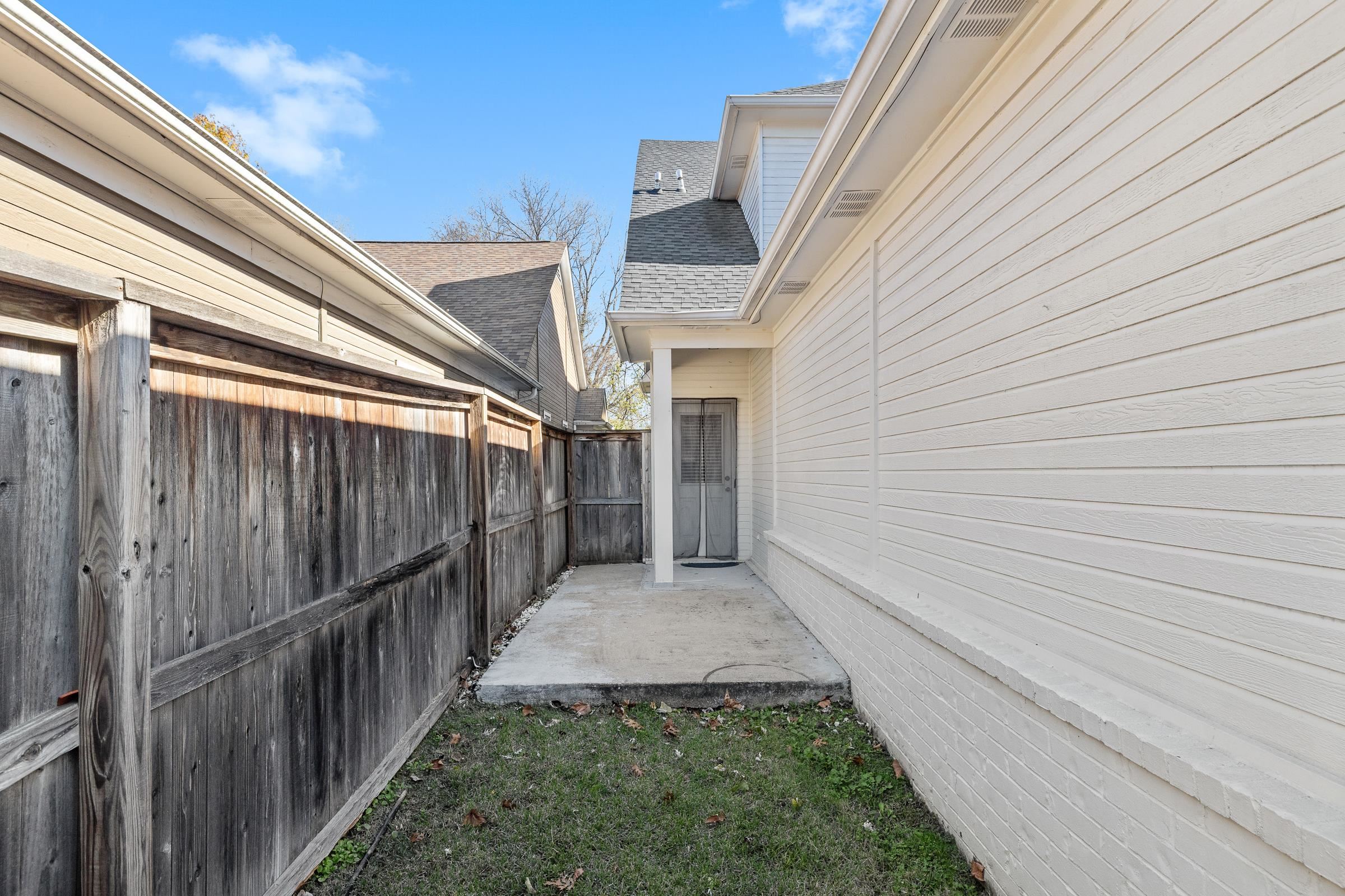 1323 Island Ridge Drive Memphis, TN 38103 - Photo 29 of 29 a view of entryway