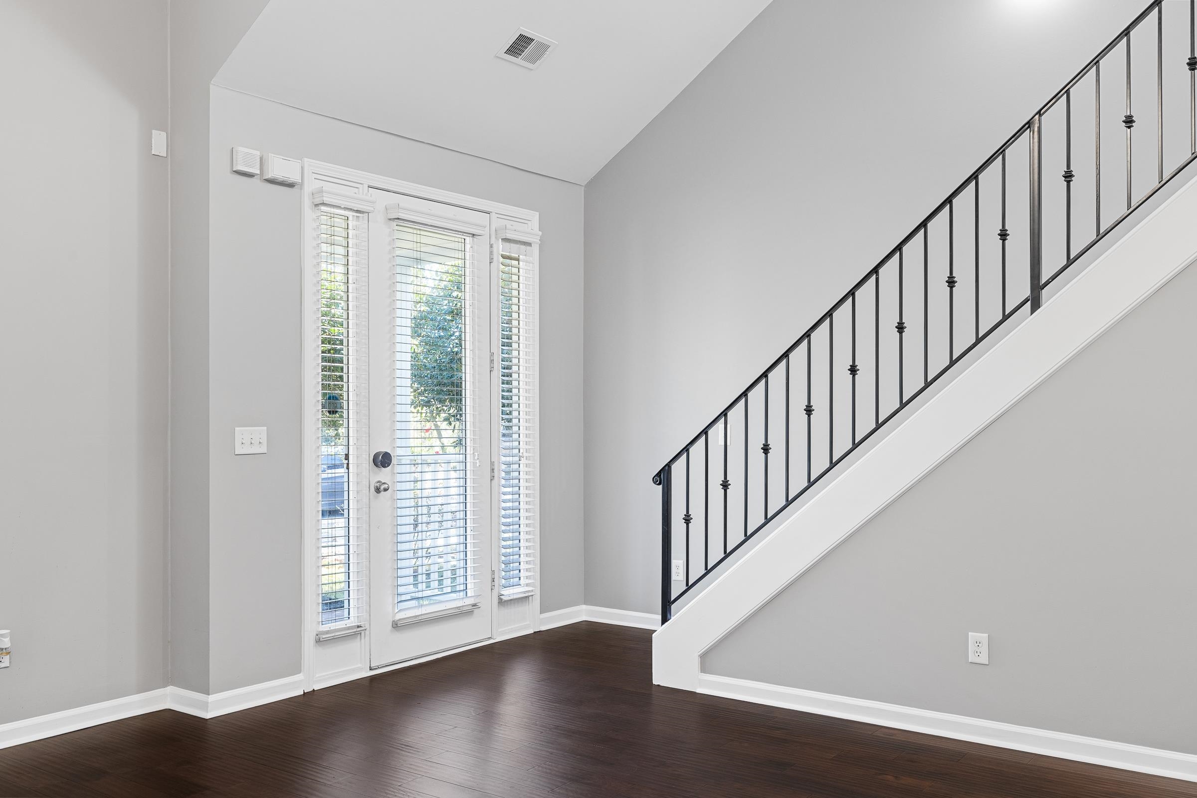 1323 Island Ridge Drive Memphis, TN 38103 - Photo 4 of 29 a view of entryway with wooden floor