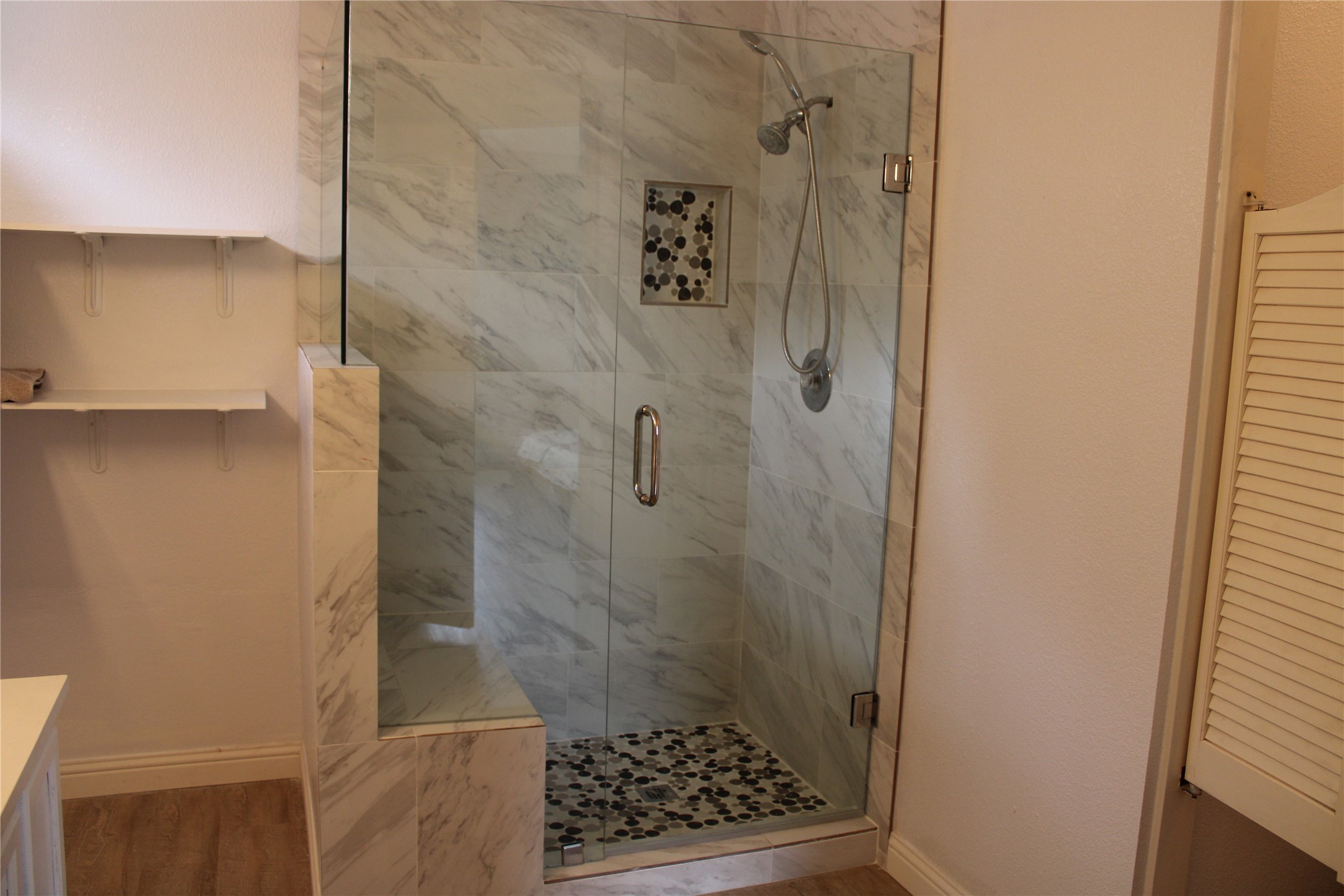 16205 Glorious Lane Pflugerville, TX 78660 - Photo 13 of 30 a bathroom with a shower