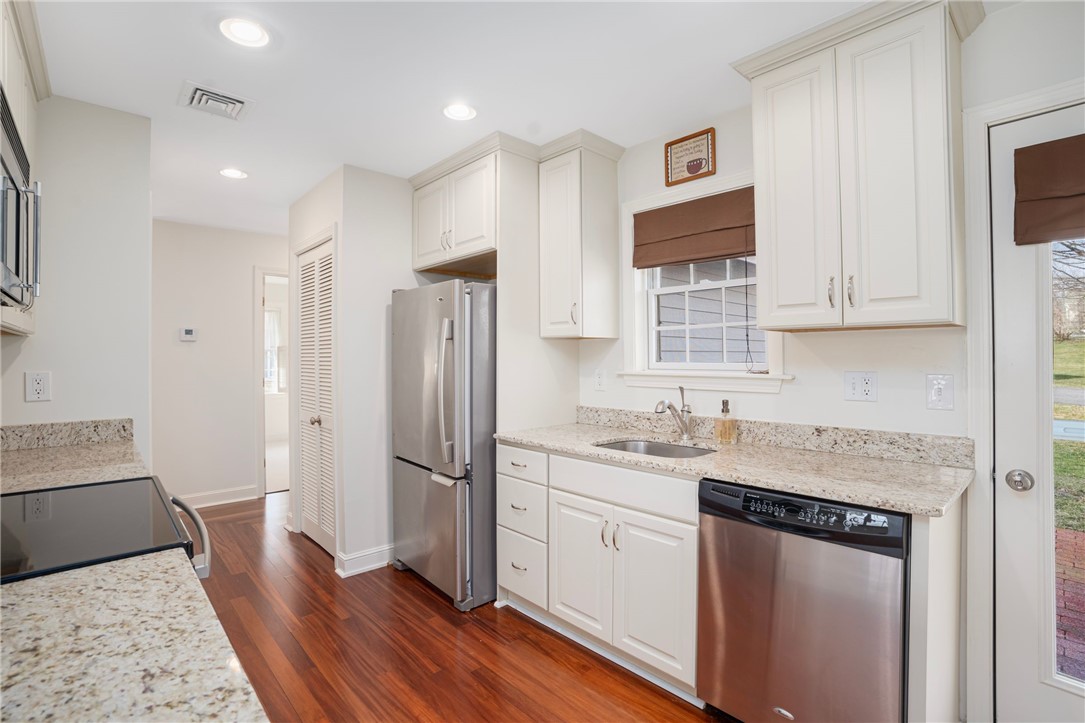 318 Corey Lane, Unit 318 Middletown, RI 02842 - Photo 13 of 31