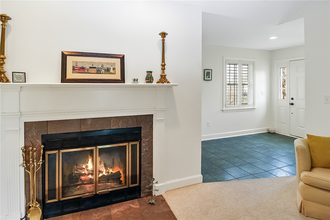 318 Corey Lane, Unit 318 Middletown, RI 02842 - Photo 5 of 31 Living Room looking back to Entry