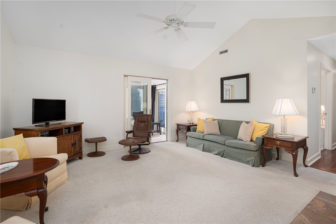 318 Corey Lane, Unit 318 Middletown, RI 02842 - Photo 8 of 31