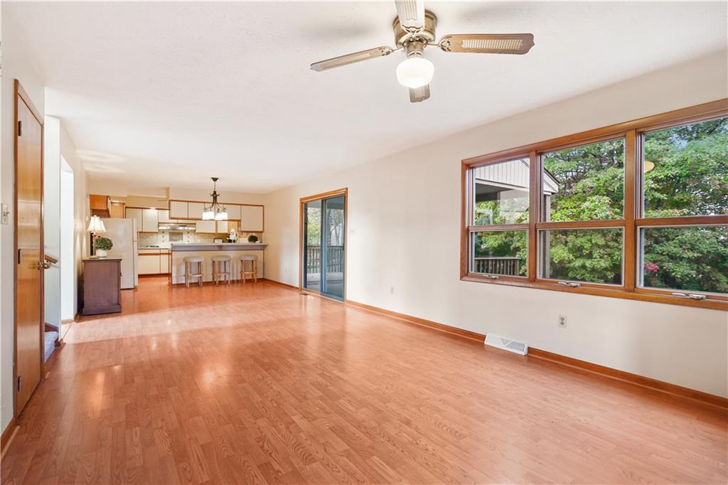 195 Shafer Road Coraopolis, PA 15108 - Photo 6 of 25 Opposite view of first floor living space.
