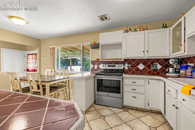 $289,500 | 3940 Hollybrook Lane, Pueblo, CO 81005