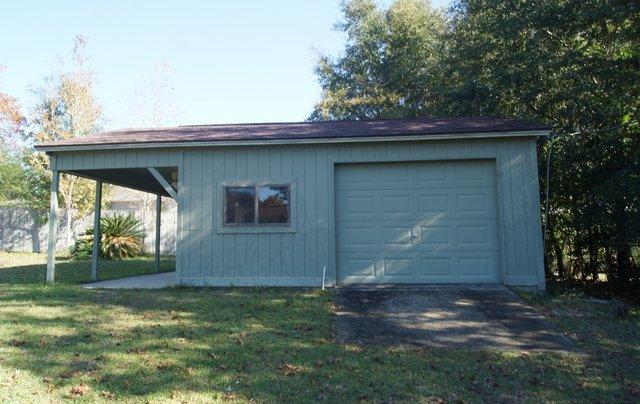 505 Ridge Lake Road Crestview, FL 32536 - Photo 15 of 18 a backyard of a house with lots of green space